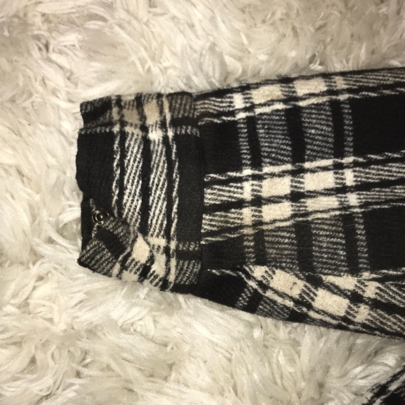Black and white mens bottom up flannel jacket! - Picture 3 of 4